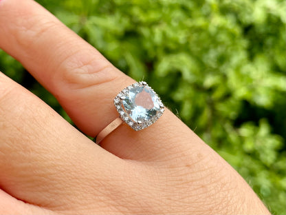 9ct Gold Aquamarine & Diamond Ring