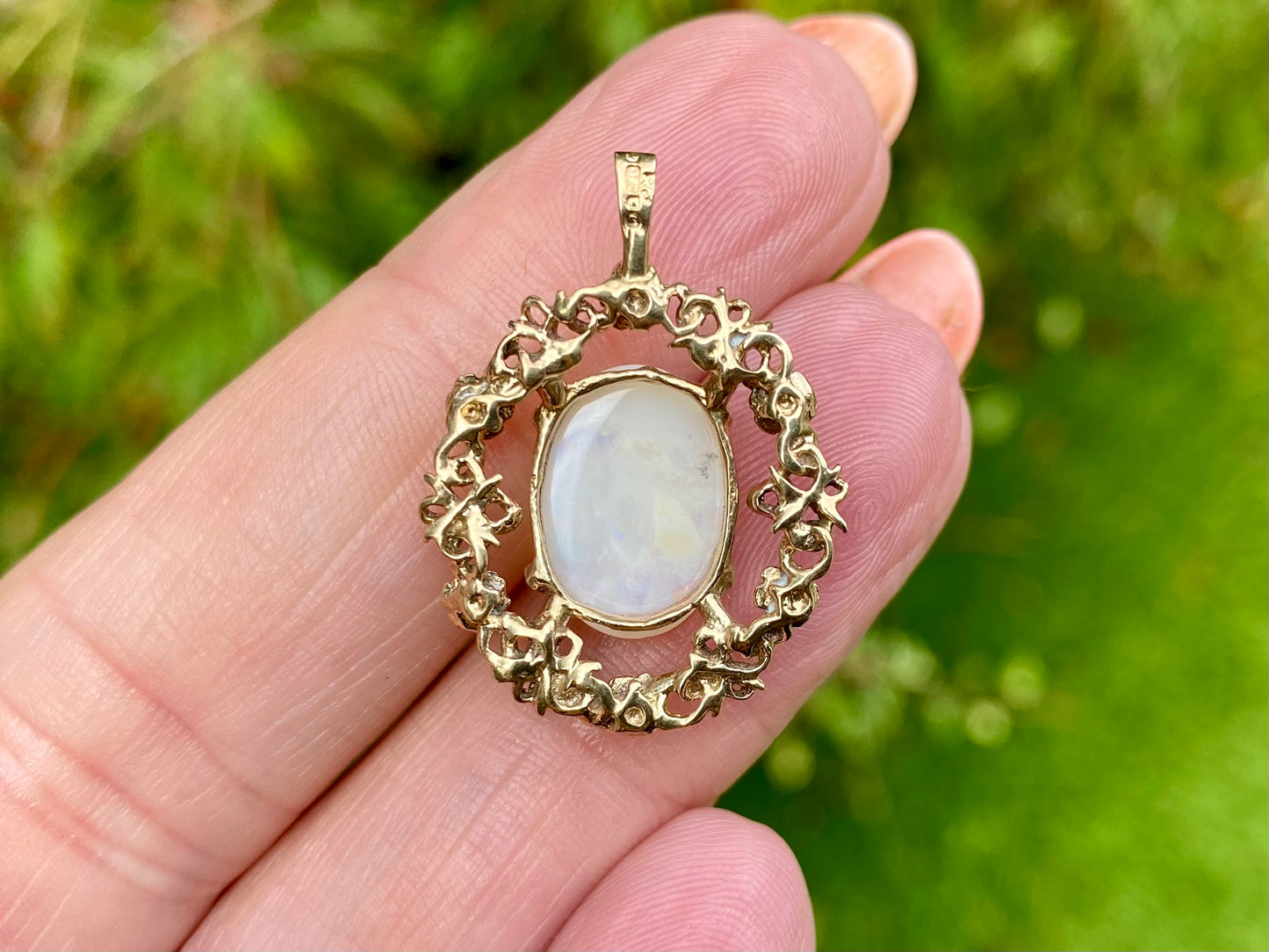 Vintage 9ct Gold Opal Pendant