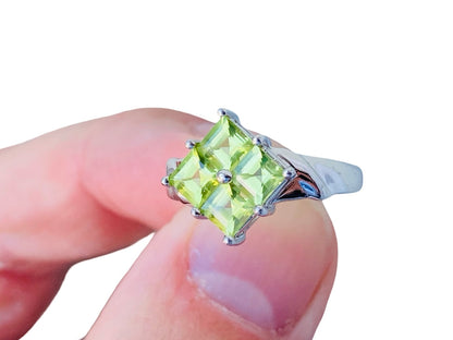 9ct Gold Peridot Ring
