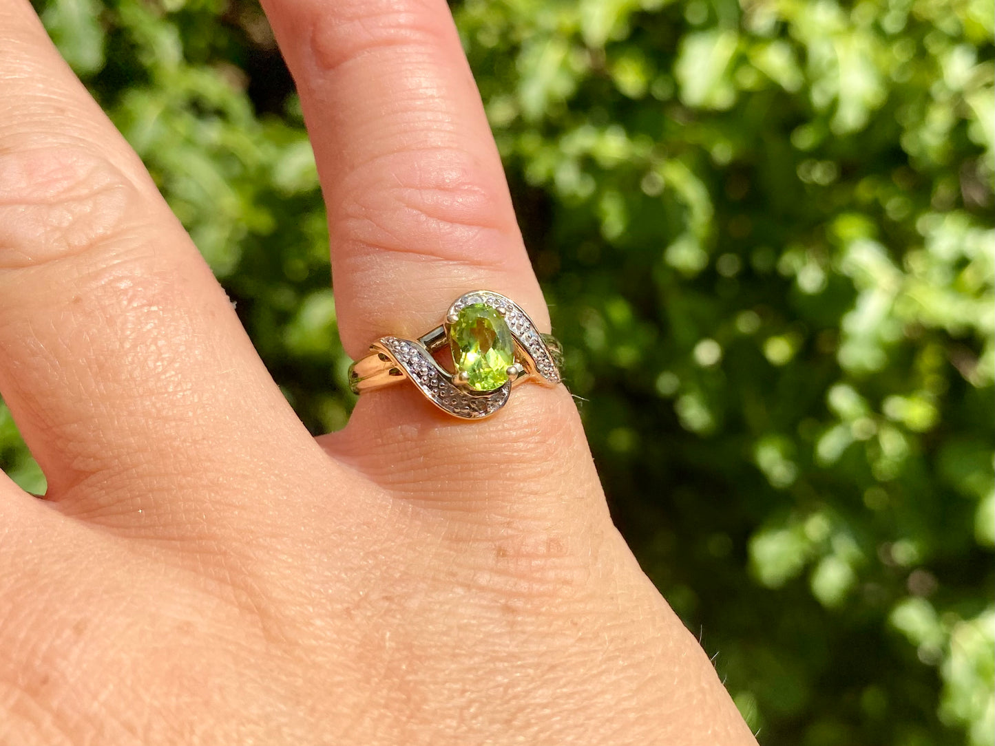 9ct Gold Peridot & Diamond Ring