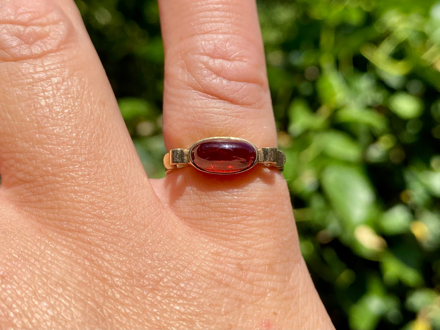 Vintage 9ct Gold Garnet Ring