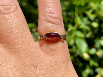 Vintage 9ct Gold Garnet Ring