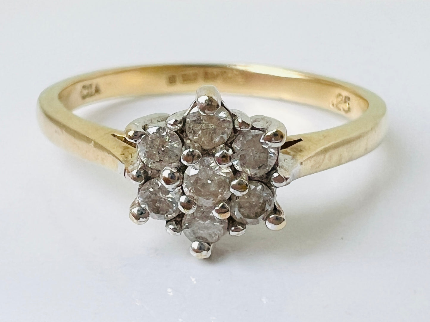 9ct Gold 0.25ct Diamond Daisy Ring