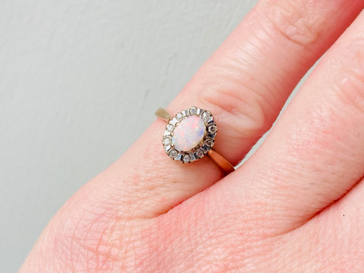 Vintage 9ct Gold Opal & Diamond Ring