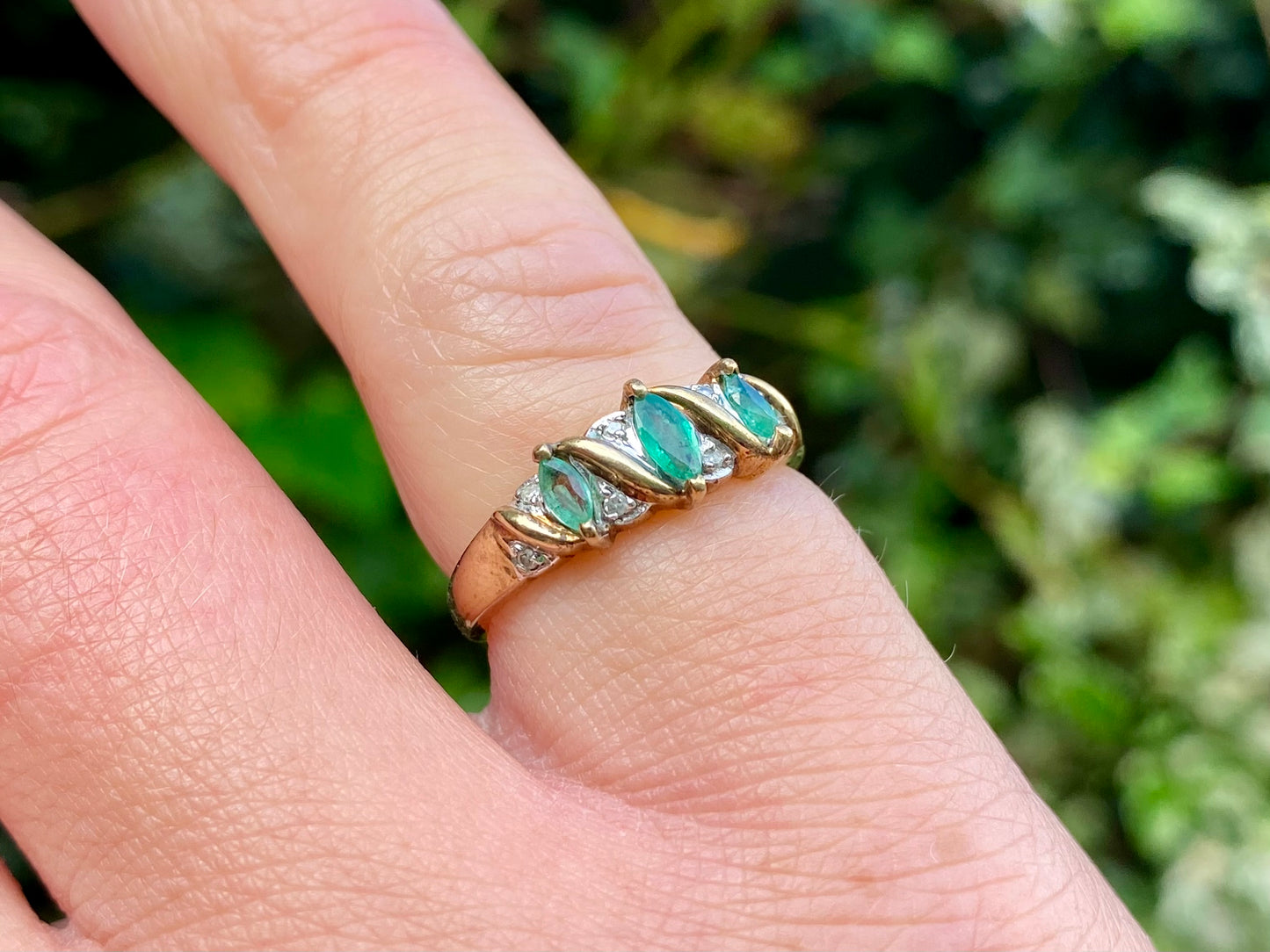 Vintage 9ct Gold Emerald & Diamond Ring