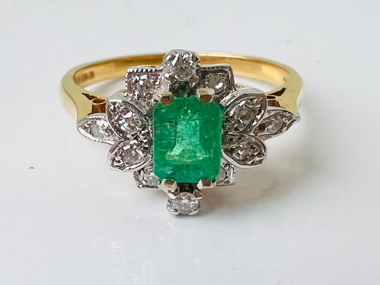 Vintage 18ct Gold Emerald & Diamond Ring