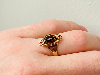 9ct Gold Garnet Ring