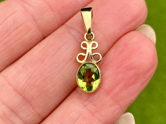 9ct Gold Peridot Pendant