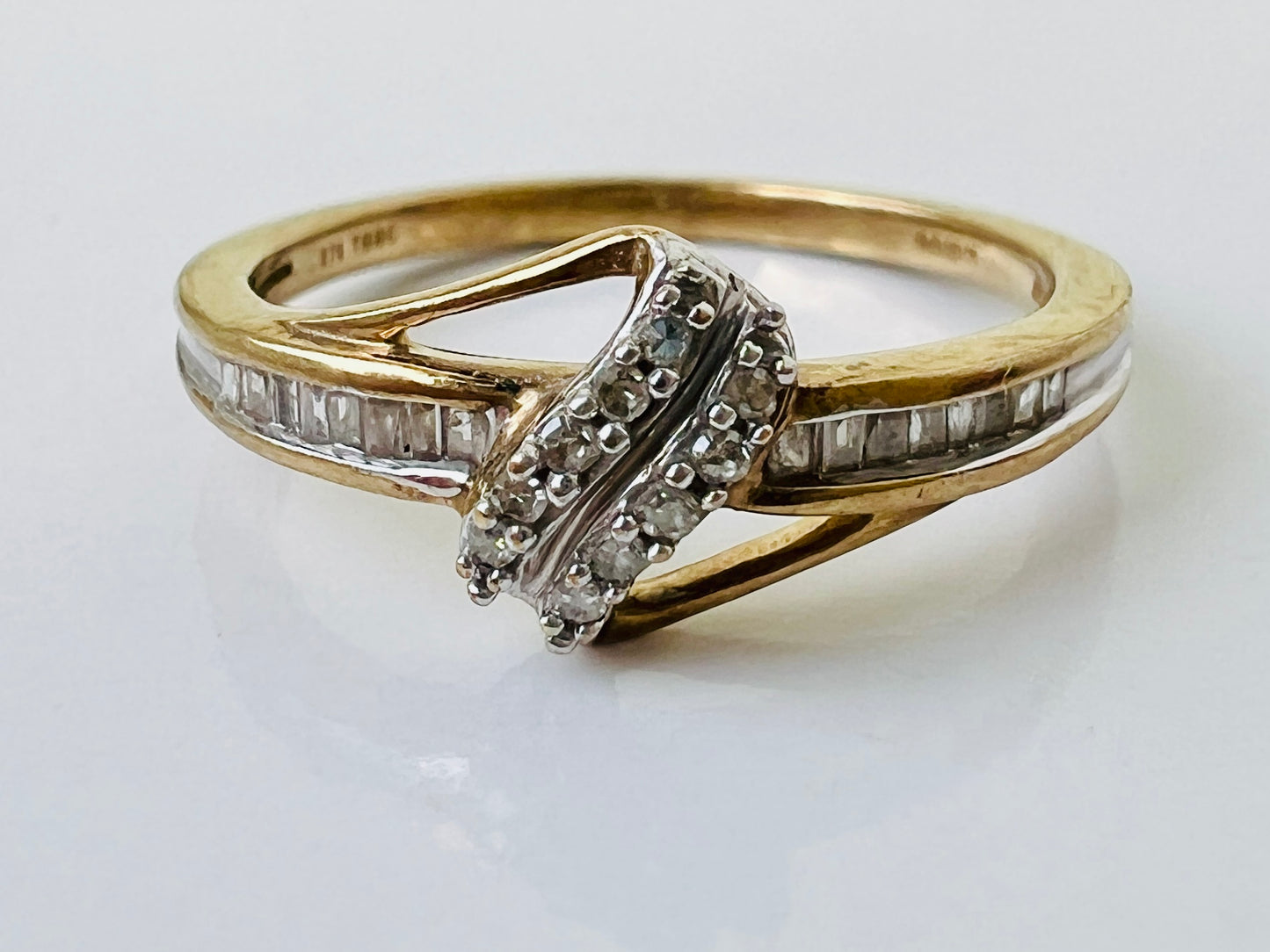 9ct Gold Diamond Ring