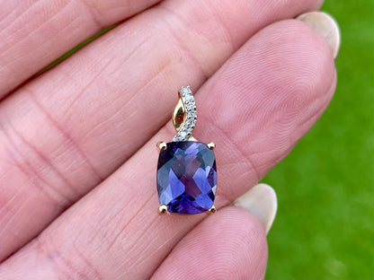 9ct Gold Iolite & Diamond Pendant