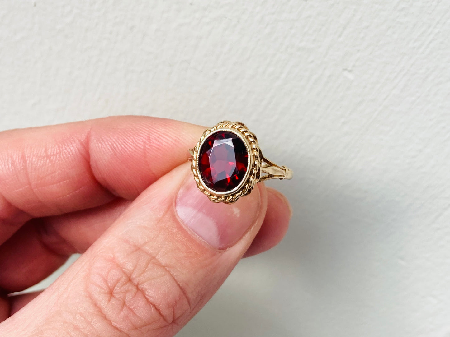 Vintage 9ct Gold Garnet Ring