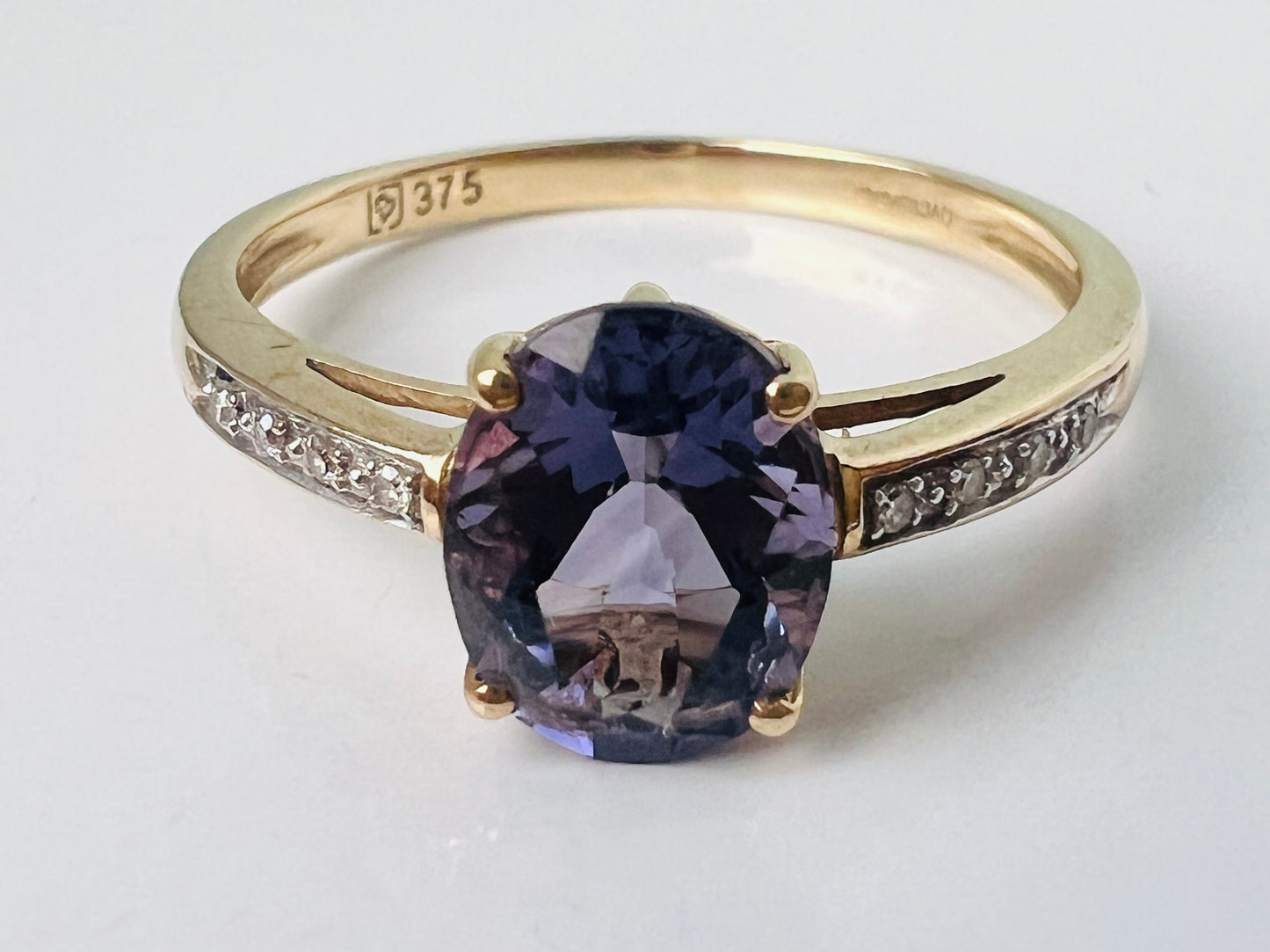 9ct Gold Iolite & Diamond Ring
