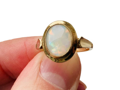 Vintage 9ct Gold Opal Ring