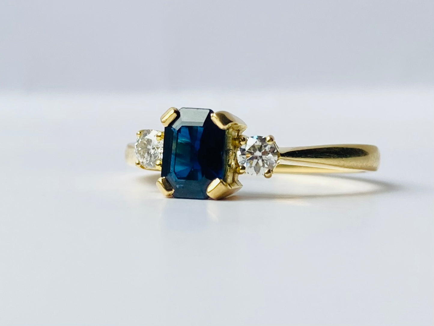 18ct Gold Sapphire & Diamond Ring