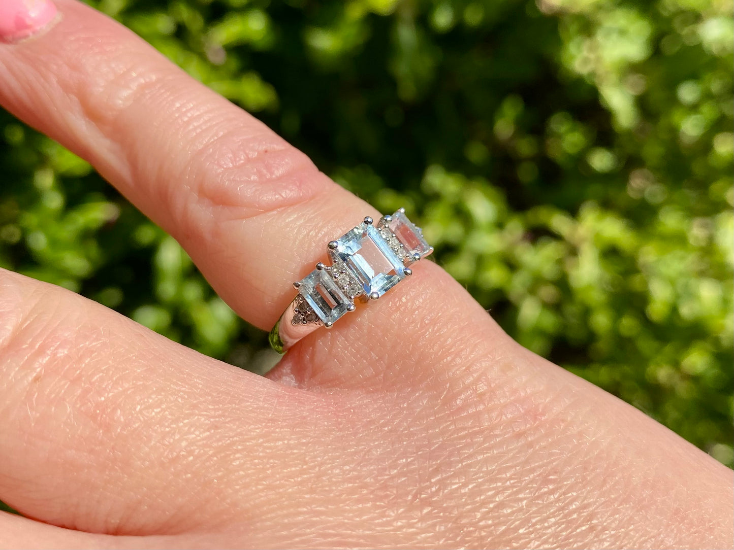 9ct Gold Aquamarine & Diamond Ring