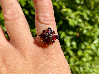 Vintage 9ct Gold Garnet Ring