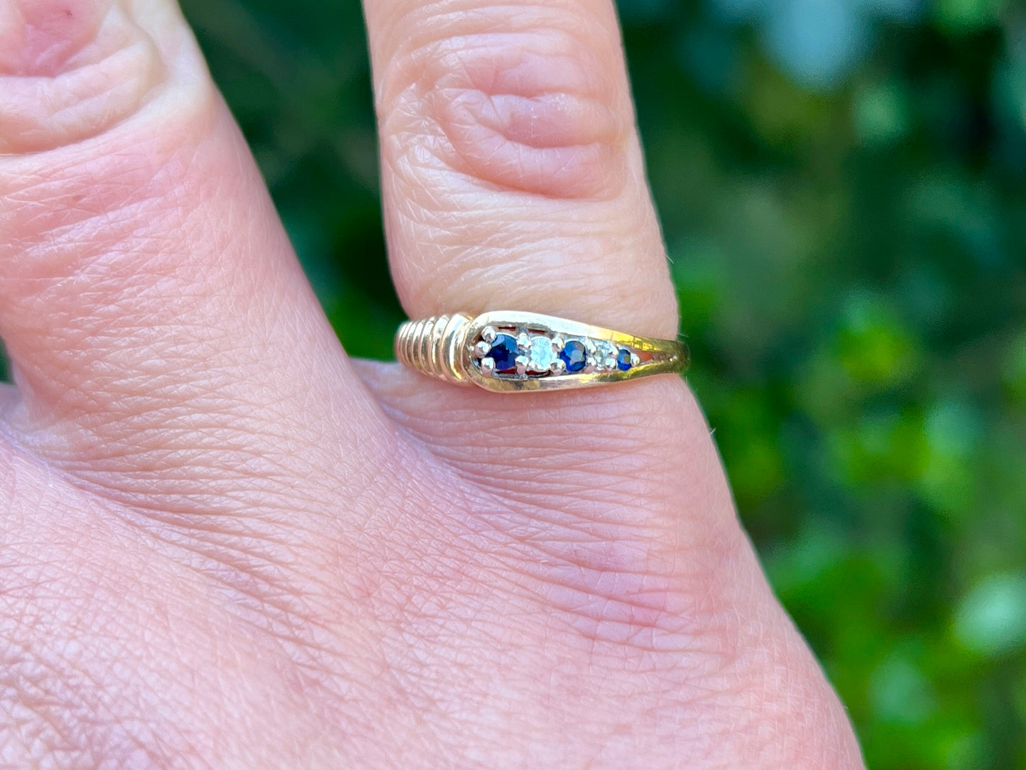 9ct Gold Sapphire & Diamond Ring