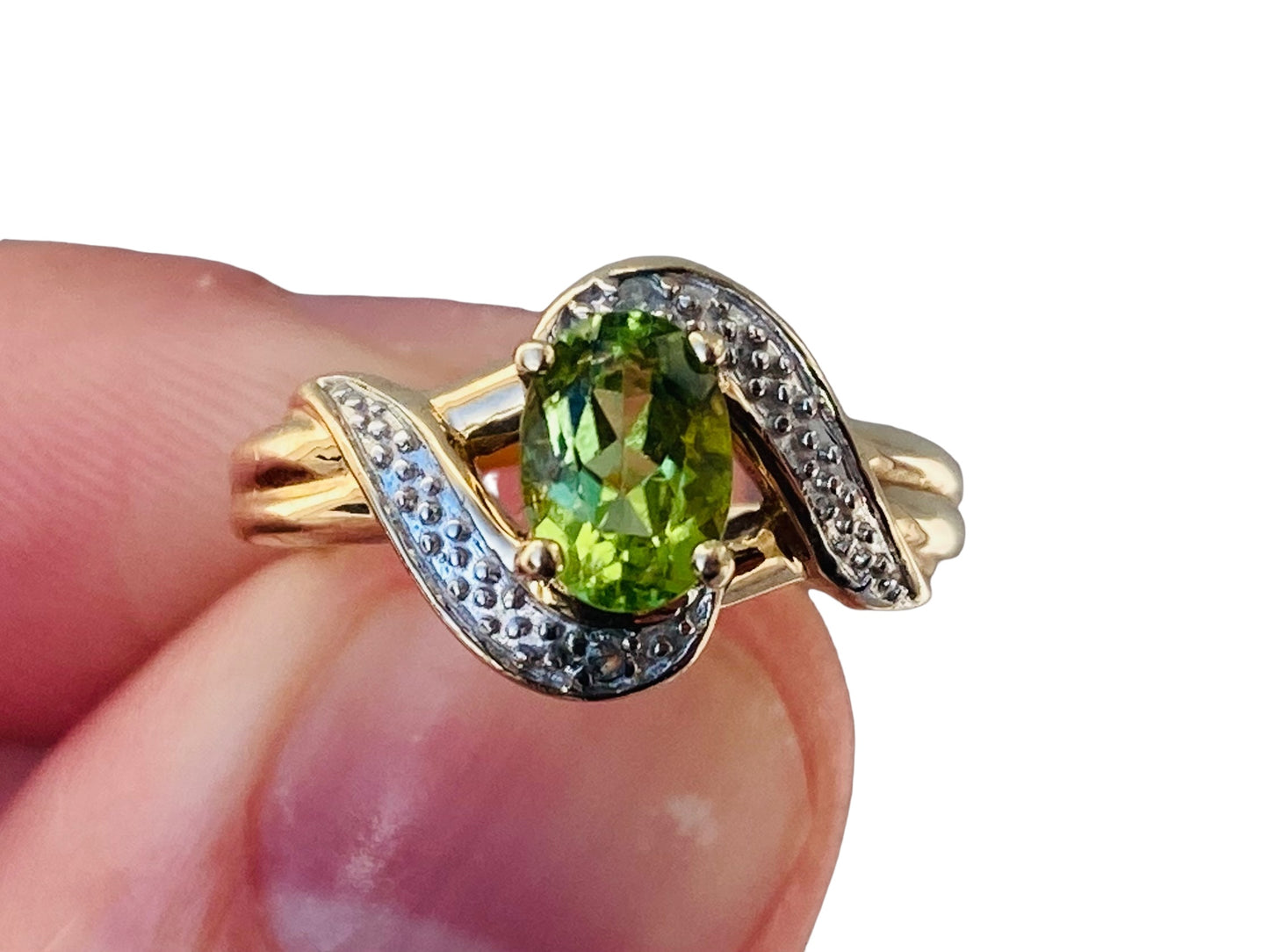 9ct Gold Peridot & Diamond Ring