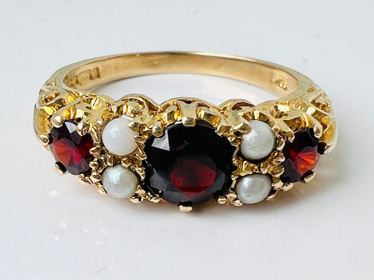 Vintage 9ct Gold Garnet & Pearl Ring