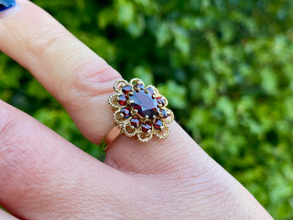 Vintage 9ct Gold Garnet Ring