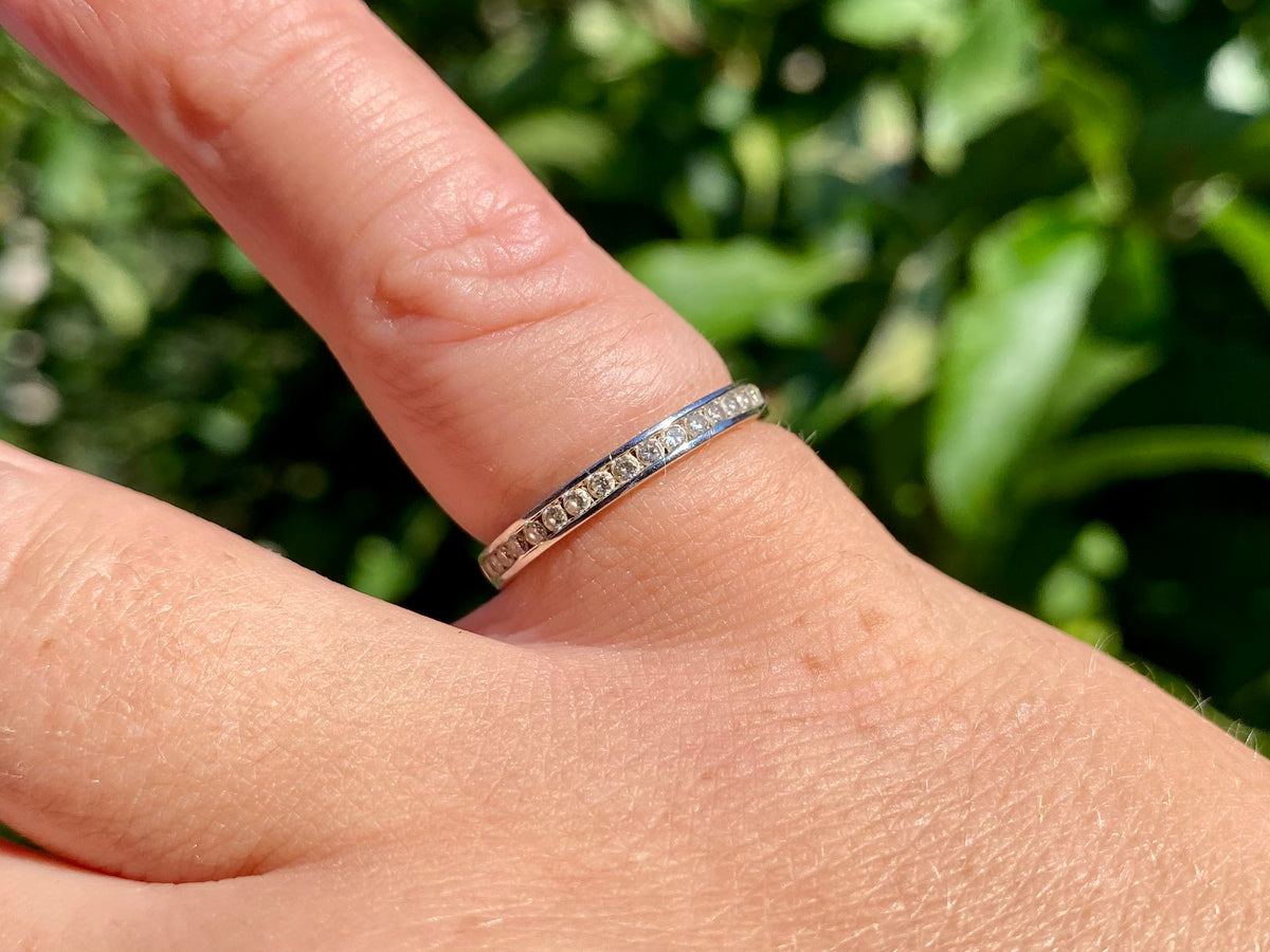 18ct Gold Sixteen-Stone Diamond Ring
