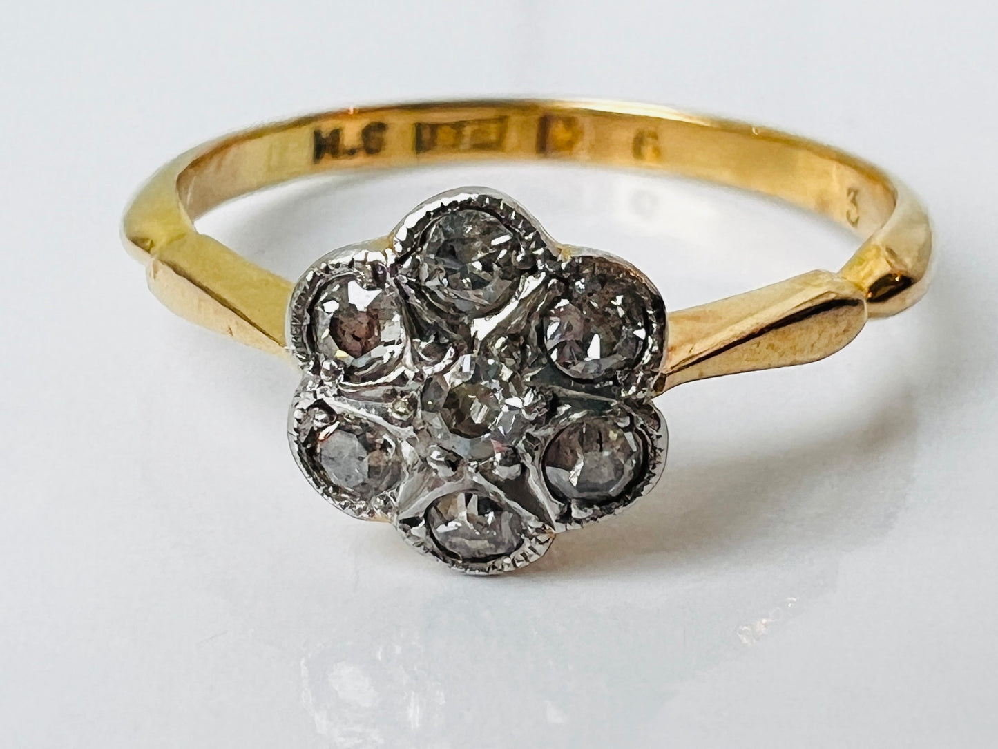 Antique 18ct Gold Diamond Daisy Ring