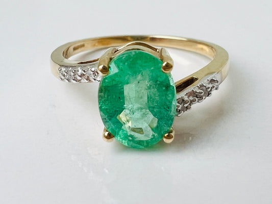 9ct Gold Emerald & Diamond Ring