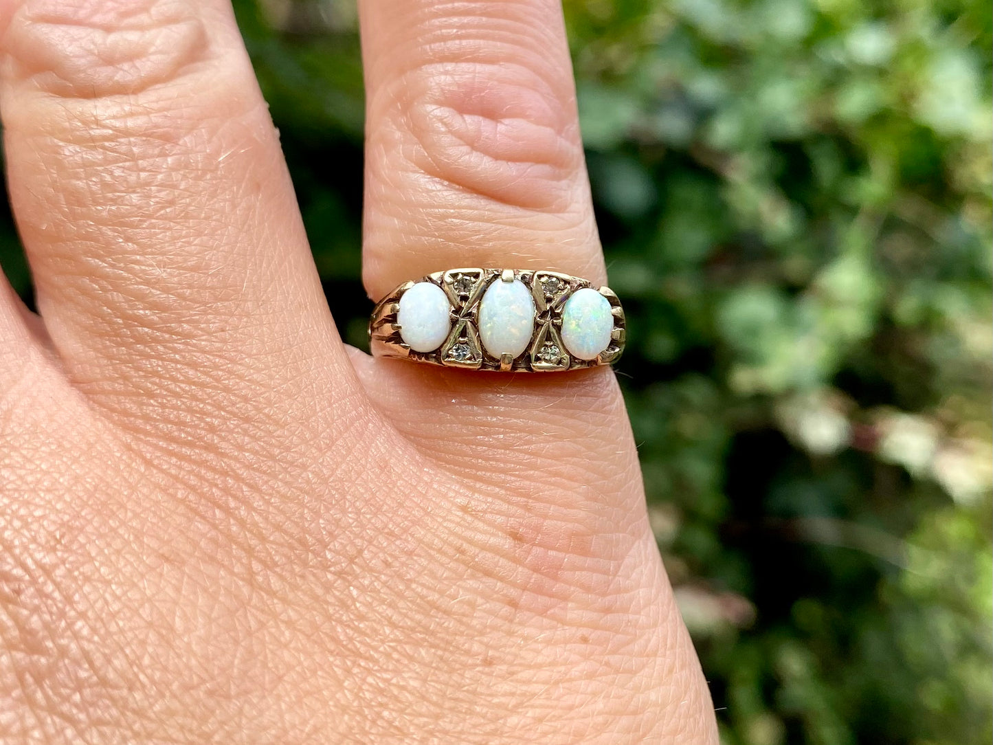 Vintage 9ct Gold Opal & Diamond Ring