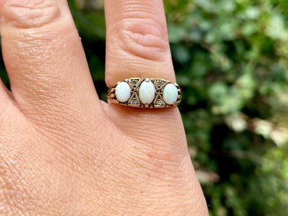 Vintage 9ct Gold Opal & Diamond Ring