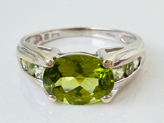 9ct Gold Peridot Ring