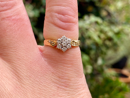 Vintage 18ct Gold Diamond Daisy Ring