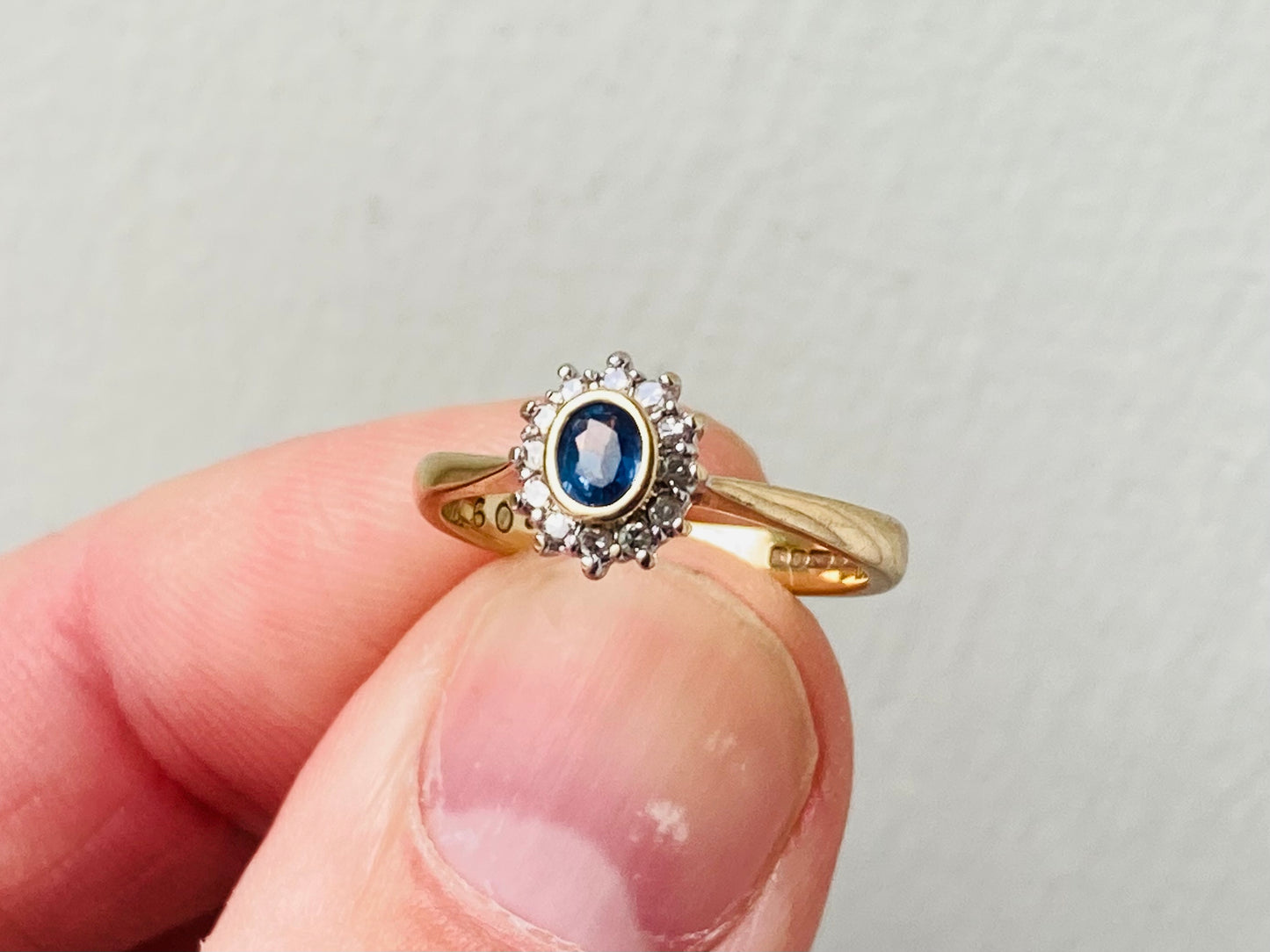 9ct Gold Sapphire & Diamond Ring