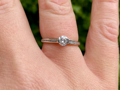 18ct Gold Diamond Ring