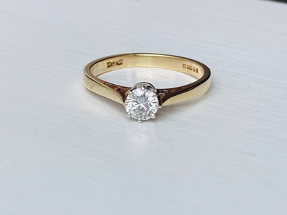 Vintage 9ct Gold Diamond Solitaire Ring