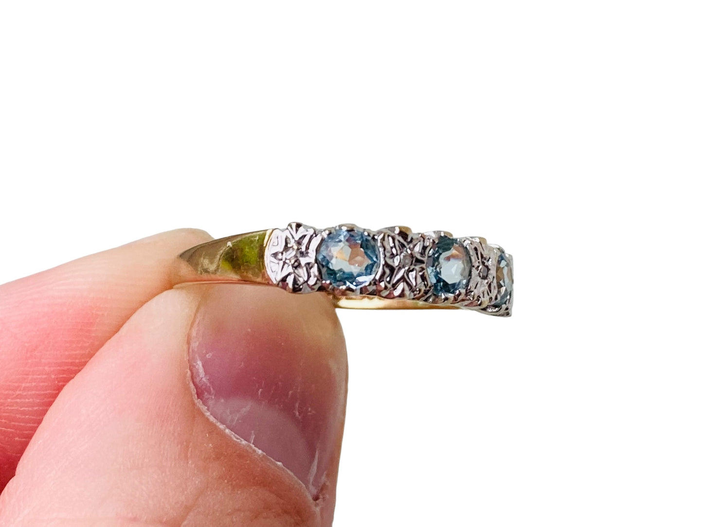 9ct Gold Aquamarine & Diamond Ring