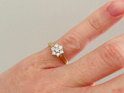 18ct Gold Diamond Daisy Ring