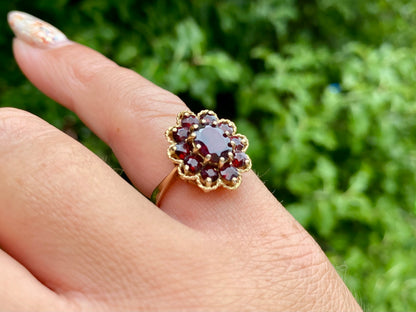 Vintage 9ct Gold Garnet Ring