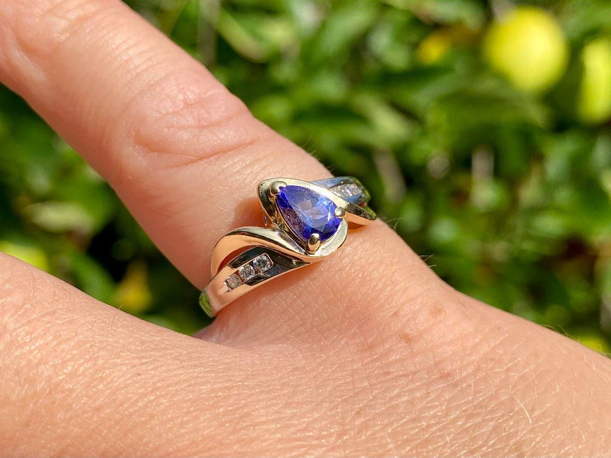 14ct Gold Tanzanite & Diamond Ring
