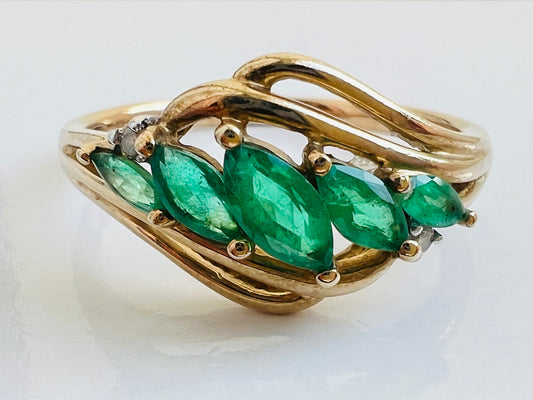 9ct Gold Emerald & Diamond Ring
