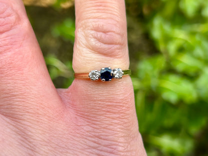 Vintage 18ct Gold Sapphire & Diamond Trilogy Ring