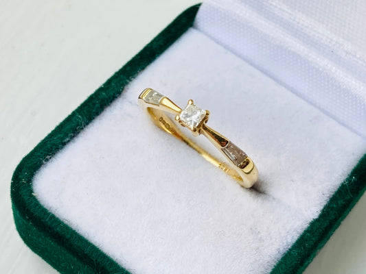 18ct Gold Diamond Ring