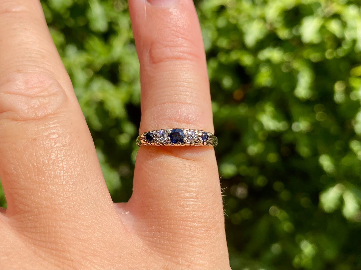 Vintage 9ct Gold Sapphire & Diamond Ring
