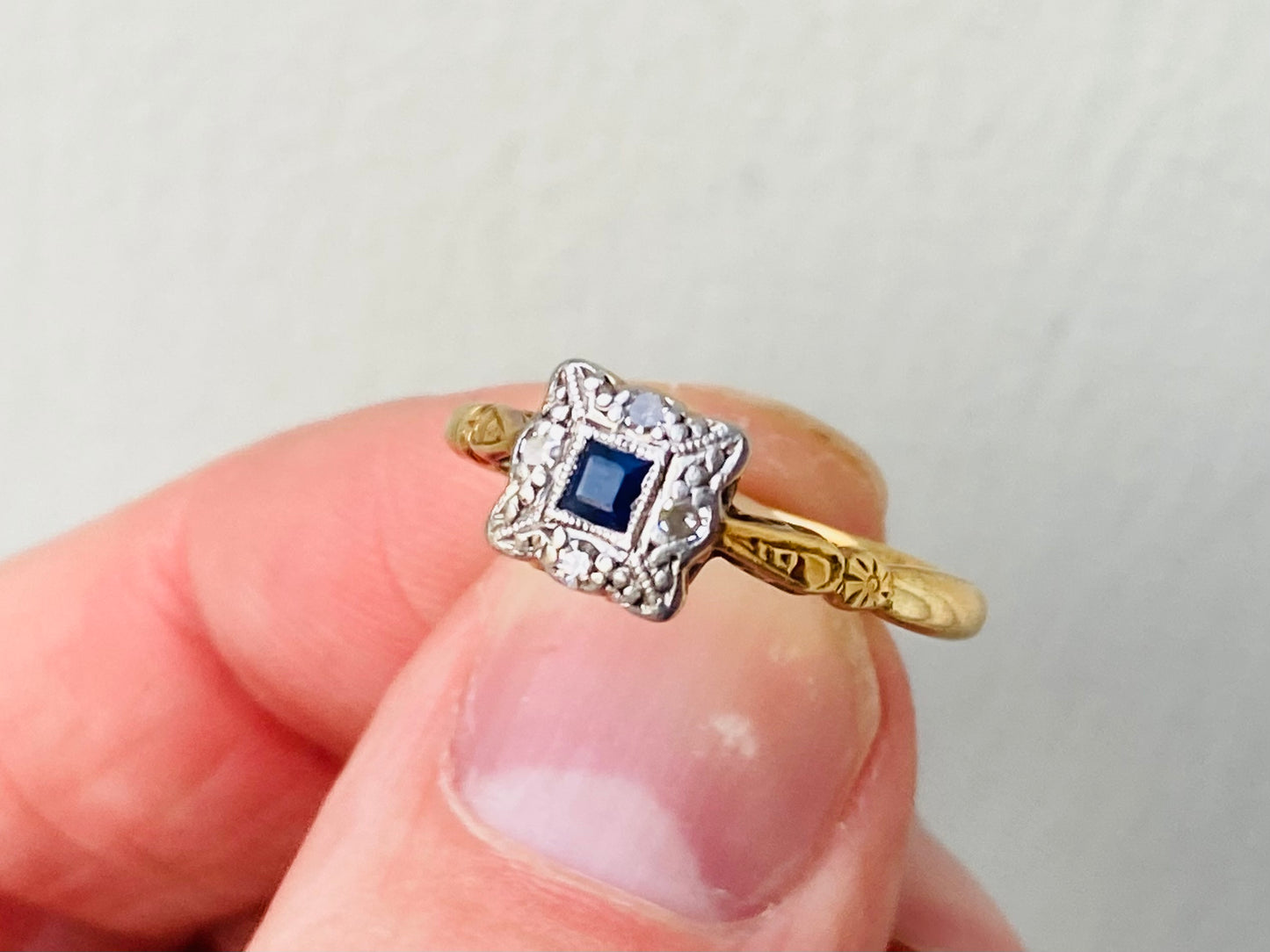 Antique Art Deco 18ct Gold & Platinum Sapphire & Diamond Ring