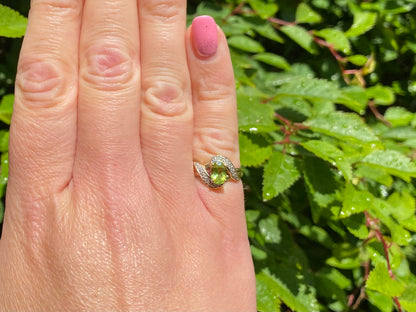 9ct Gold Peridot & Diamond Ring