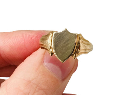 Vintage 9ct Gold Shield Signet Ring