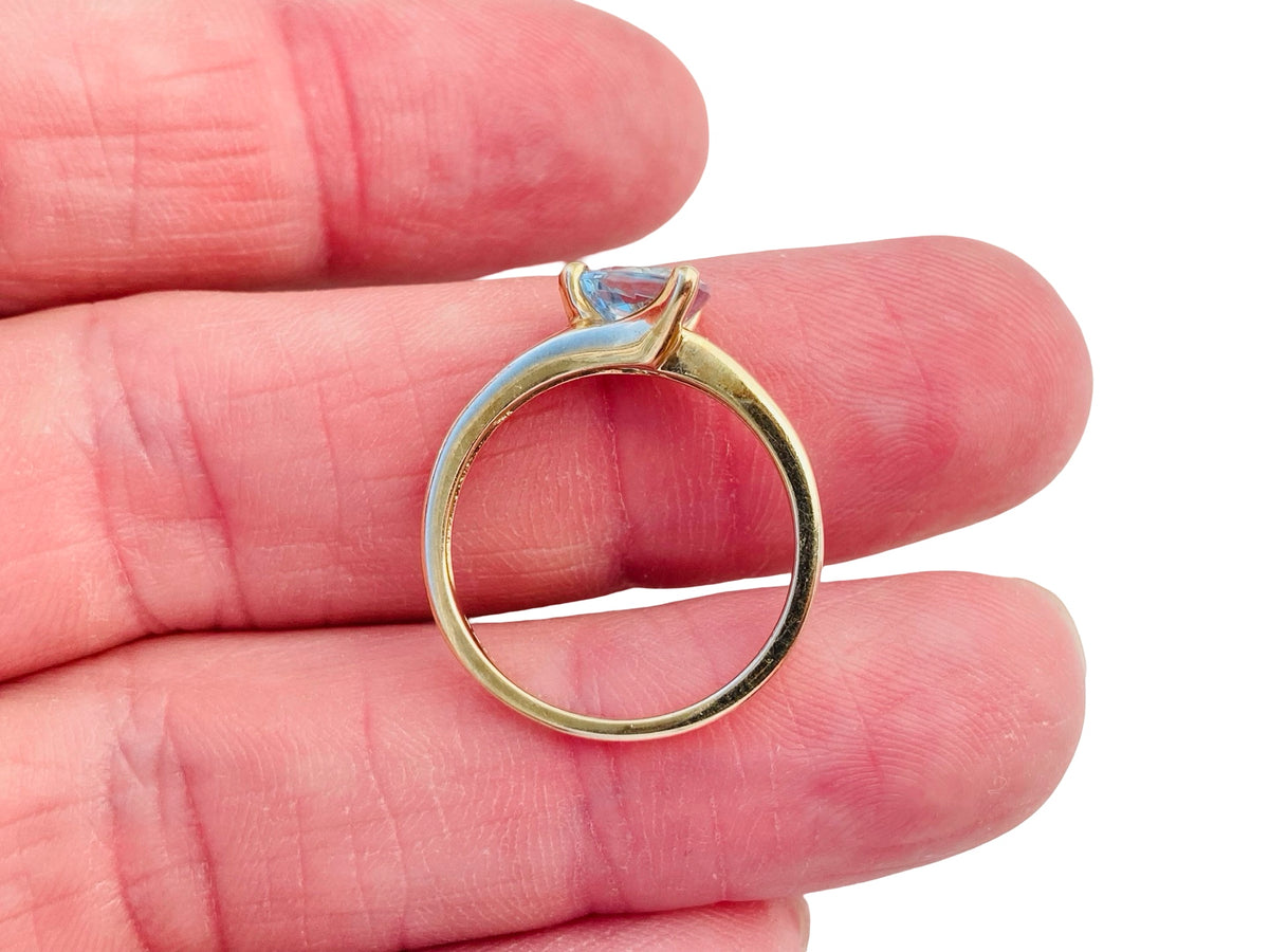 9ct Gold Aquamarine & Diamond Ring
