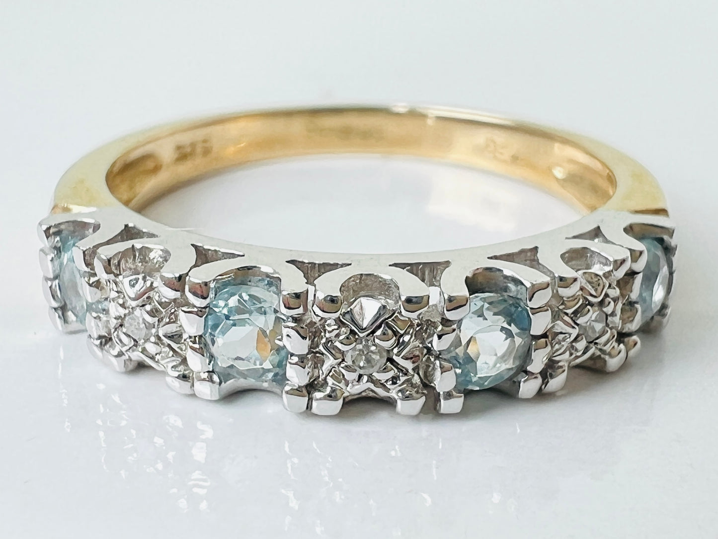 9ct Gold Aquamarine & Diamond Ring