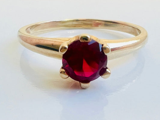 10ct Gold Synthetic Ruby Ring