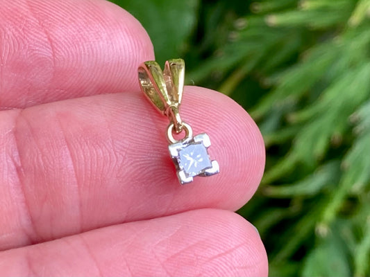 18ct Gold Diamond Pendant