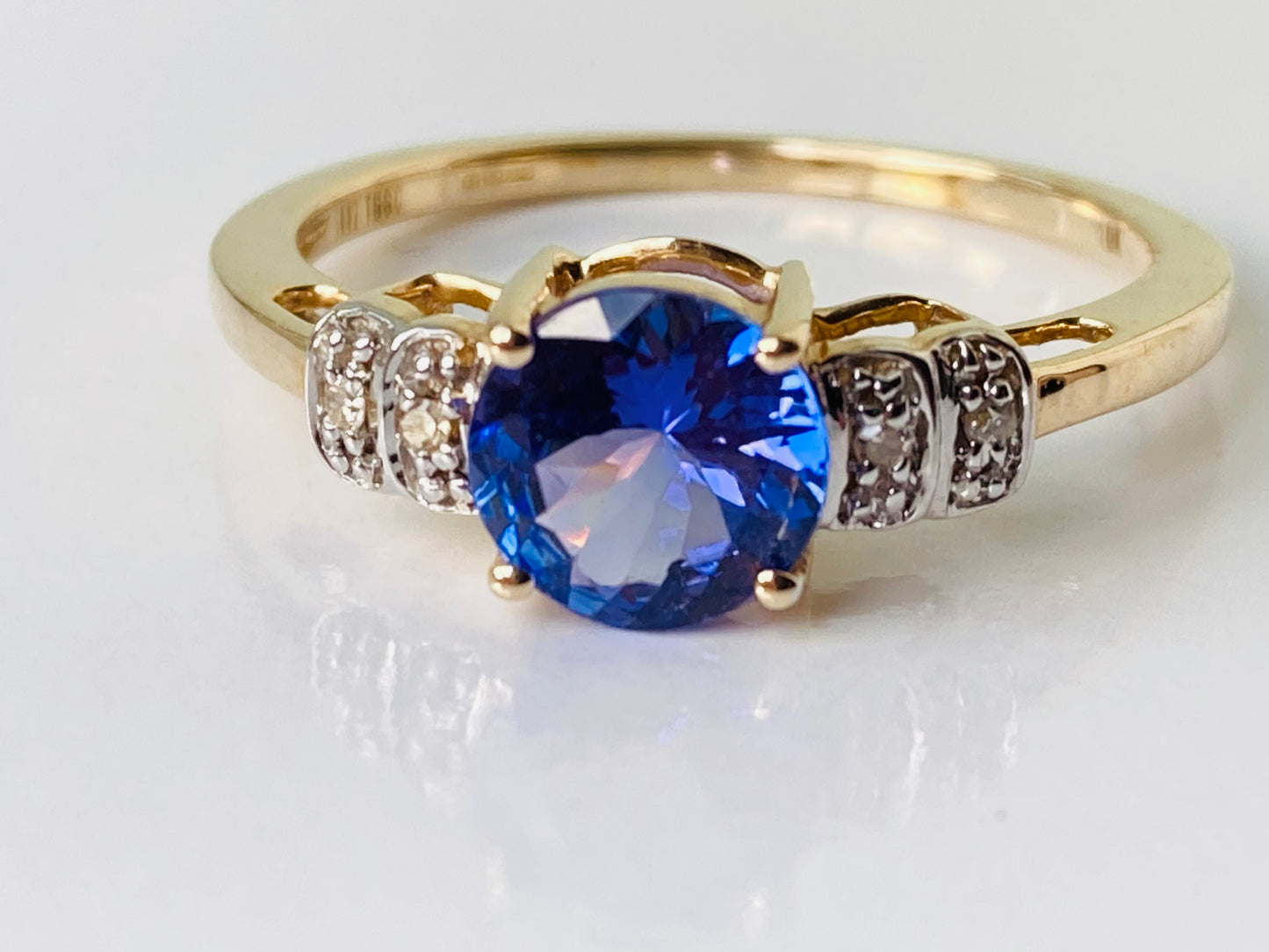 9ct Gold Tanzanite & Diamond Ring